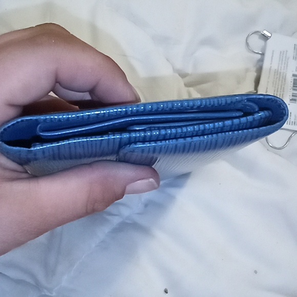 ✨HOST PICK ✨ BLUE VINTAGE EPI LEATHER LOUIS VUITTON WALLET. Tri fold - Picture 11 of 14